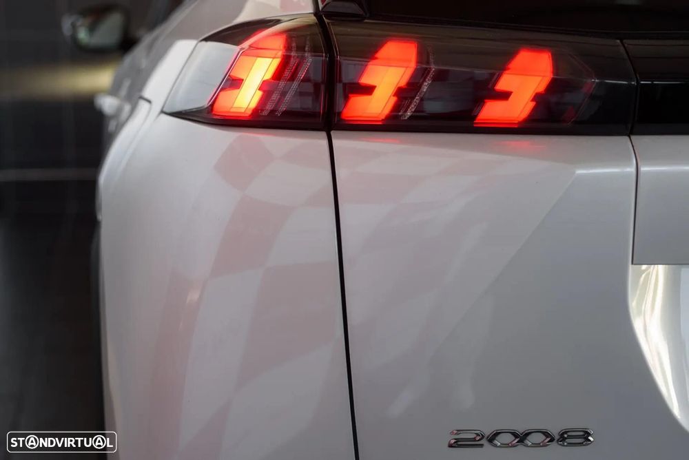 Peugeot 2008 1.2 PureTech Allure EAT8 - 13