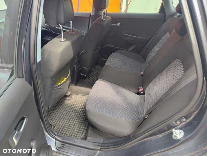 Kia Ceed - 5