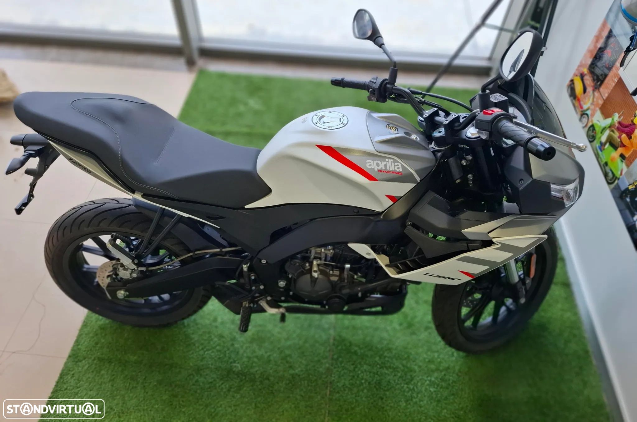 Aprilia Tuono - 1