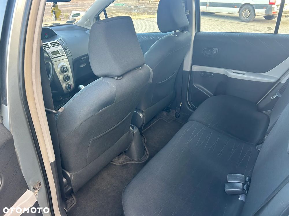 Toyota Yaris 1.3 VVT-i Sol - 22