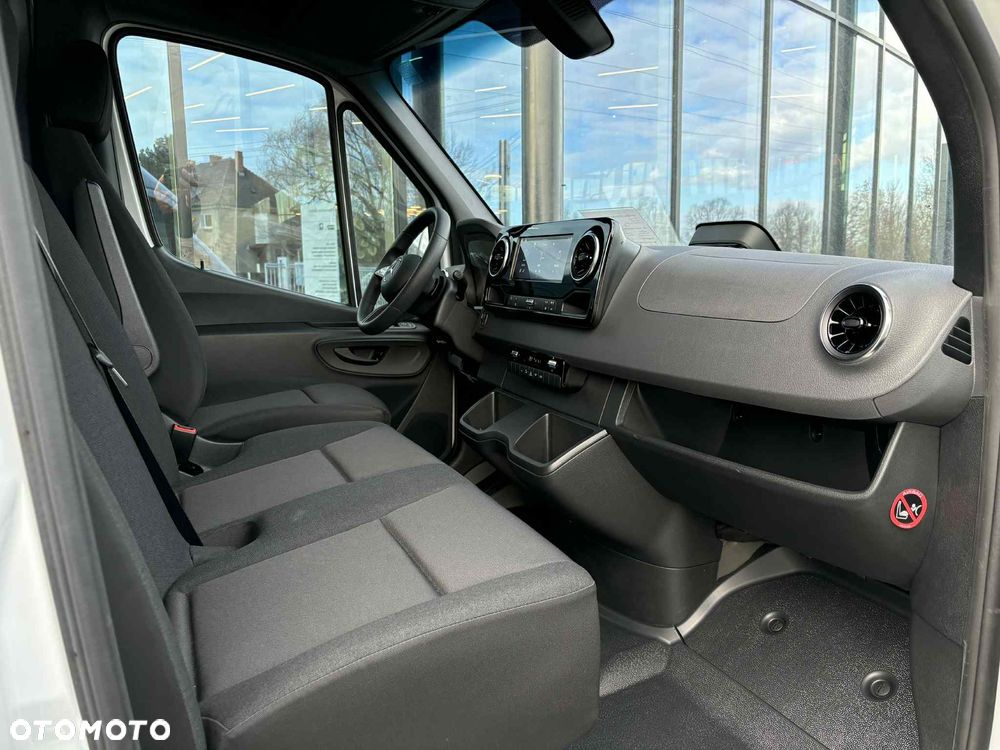 Mercedes-Benz Sprinter - 12