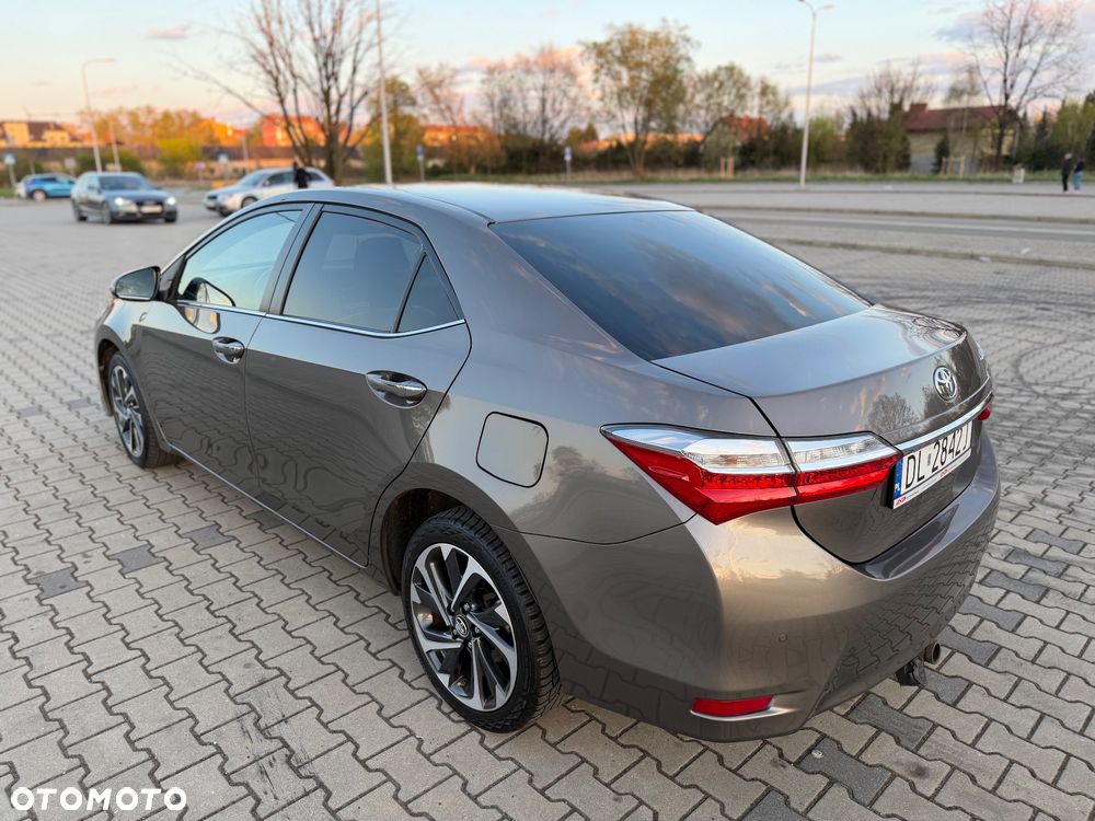 Toyota Corolla 1.6 Premium + - 7