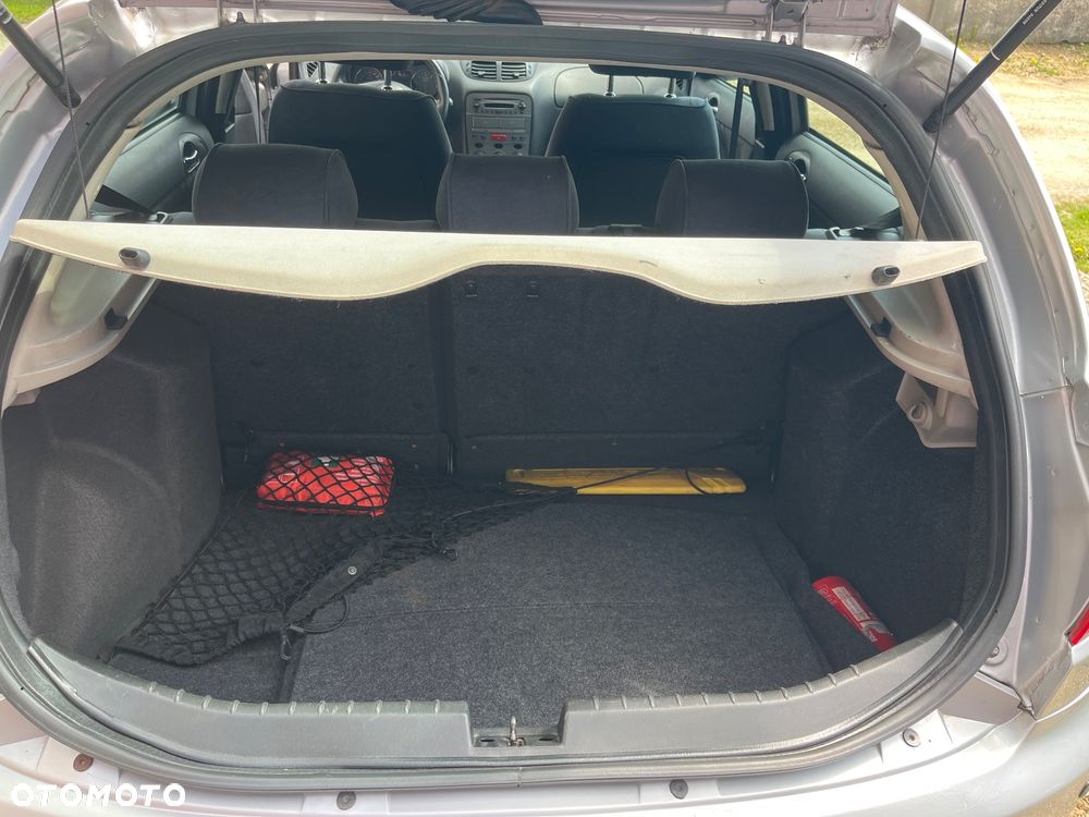 Alfa Romeo 147 1.6 Twin Spark Distinctive - 8
