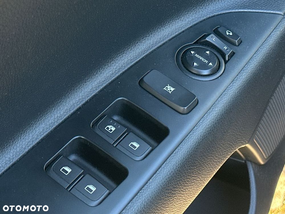 Kia Rio - 11