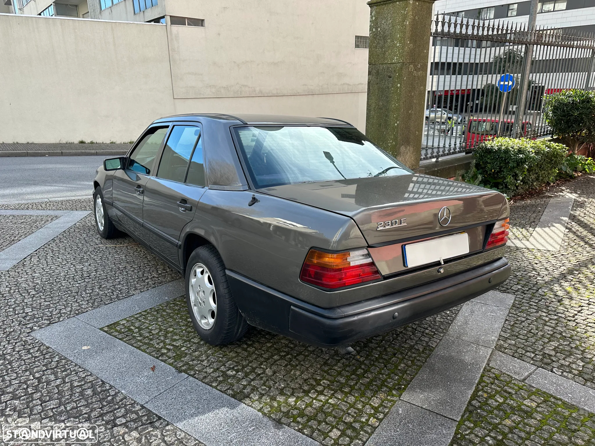Mercedes-Benz E 230 - 6