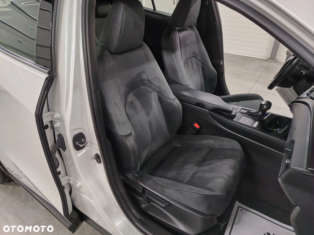 Lexus UX 250h Elegance 2WD - 29