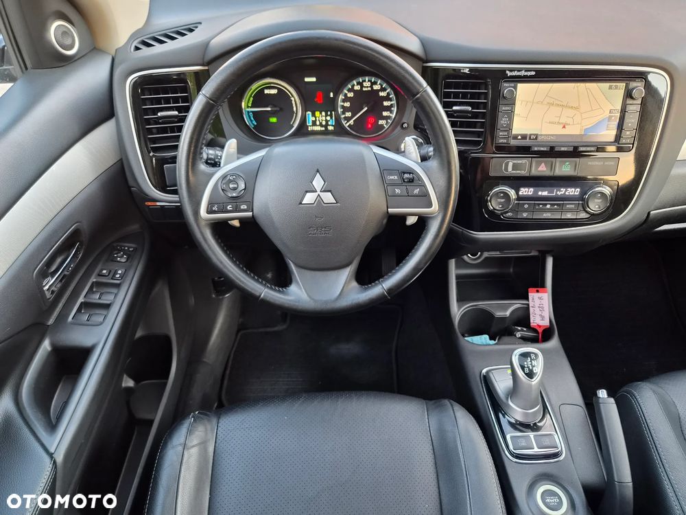 Mitsubishi Outlander - 30