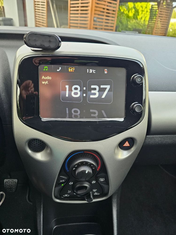 Toyota Aygo x mit x-business Paket - 28