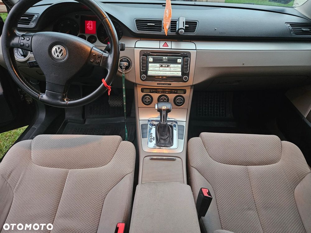 Volkswagen Passat - 16