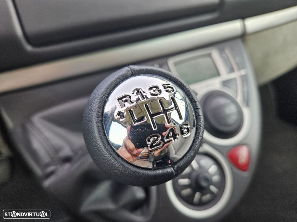 Peugeot 807 2.2 HDi Navteq - 42