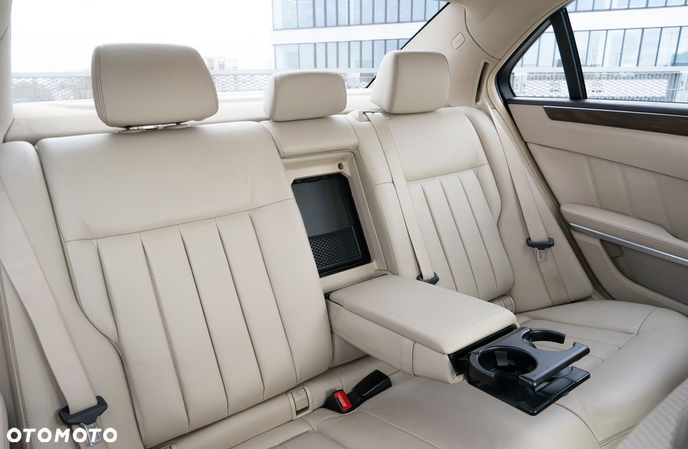 Mercedes-Benz Klasa E 250 CDI 4-Matic BlueEff Avantgarde - 18