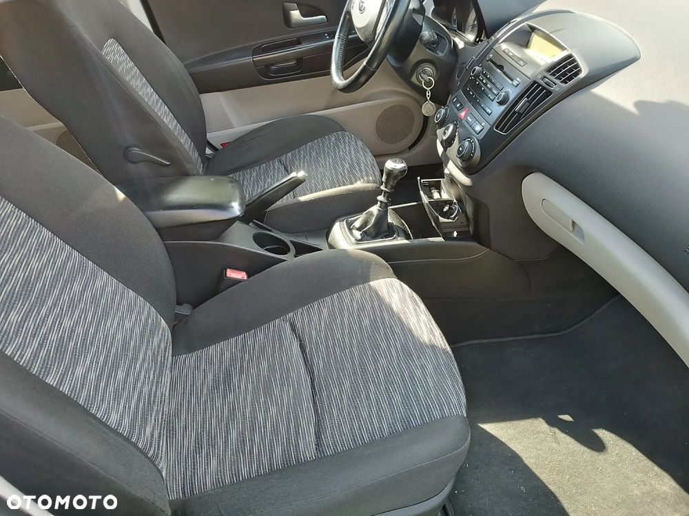 Kia Ceed - 16