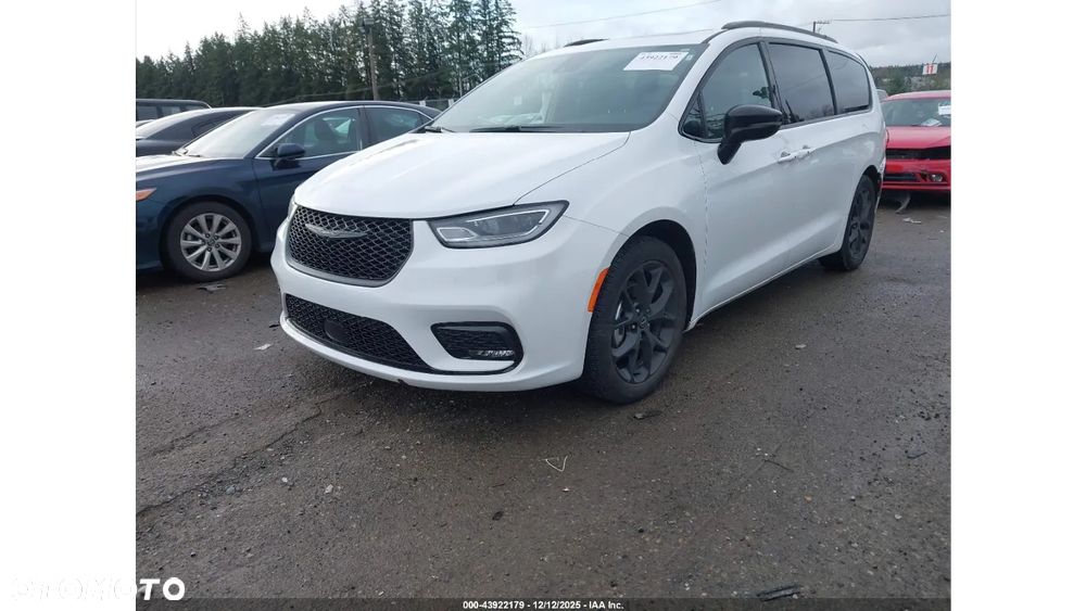 Chrysler Pacifica - 1