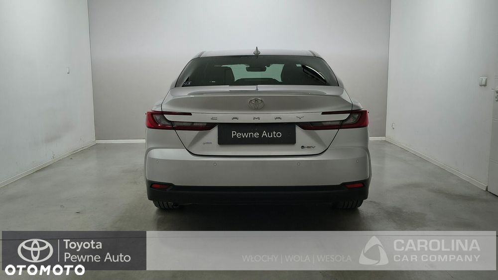 Toyota Camry - 25