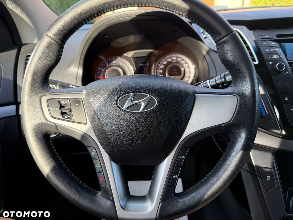 Hyundai i40 Kombi blue 1.6 Family - 23