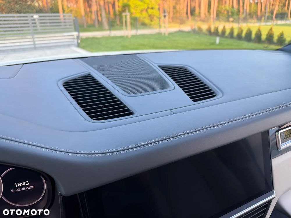 Porsche Cayenne Platinum Edition - 34