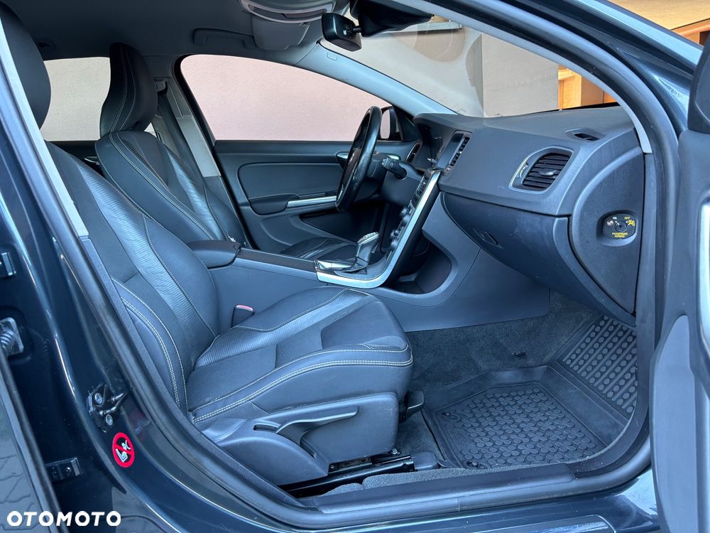 Volvo V60 D3 Geartronic R-Design - 4