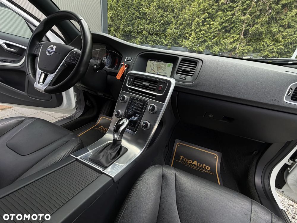 Volvo V60 Cross Country D3 Geartronic Summum - 17