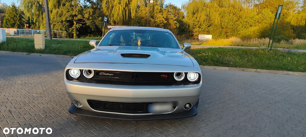 Dodge Challenger - 2