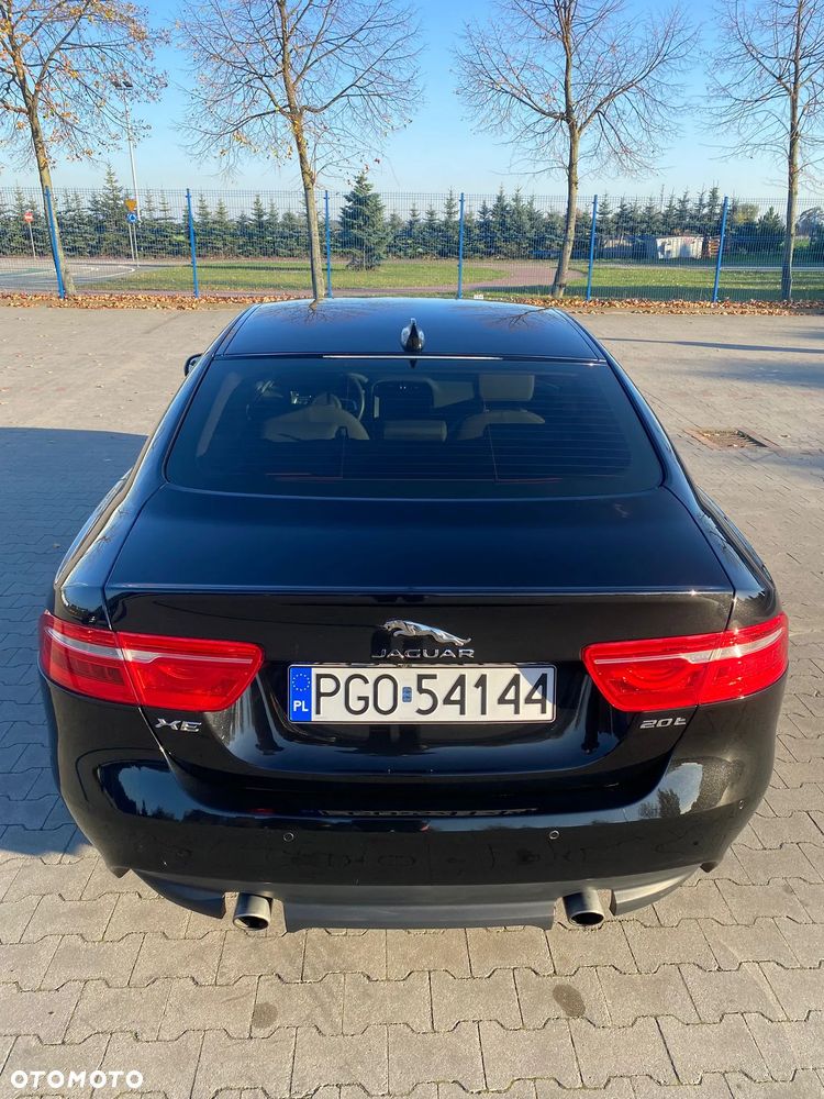Jaguar XE 2.0 T Prestige - 8