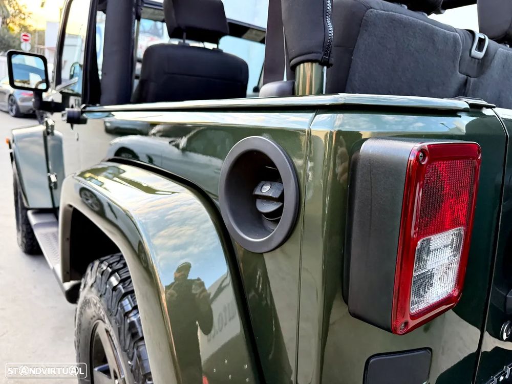 Jeep Wrangler 2.8 CRD ATX Sport - 42