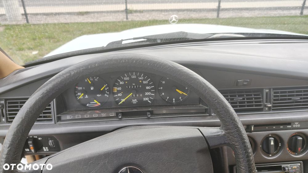 Mercedes-Benz W201 (190) - 11