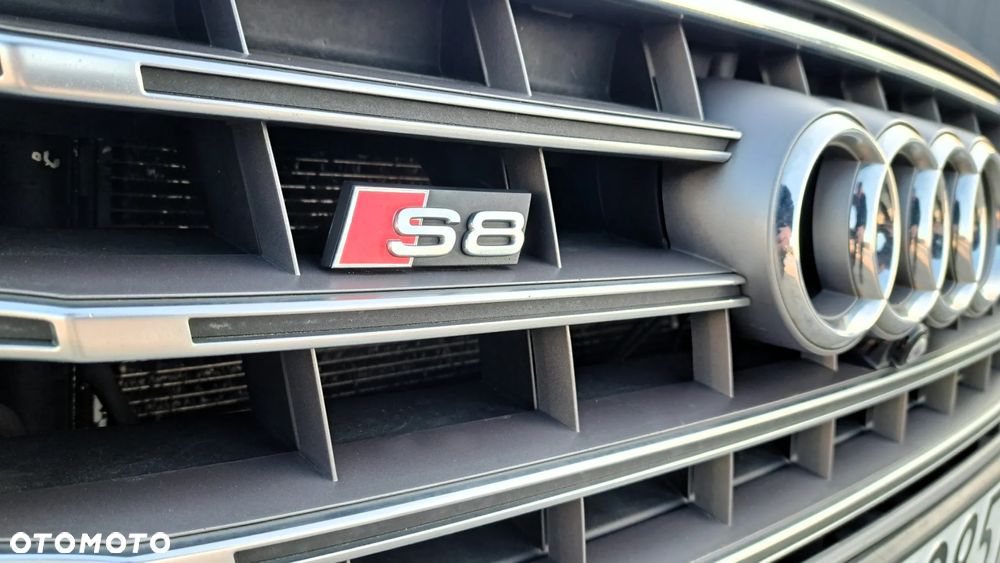 Audi S8 - 25