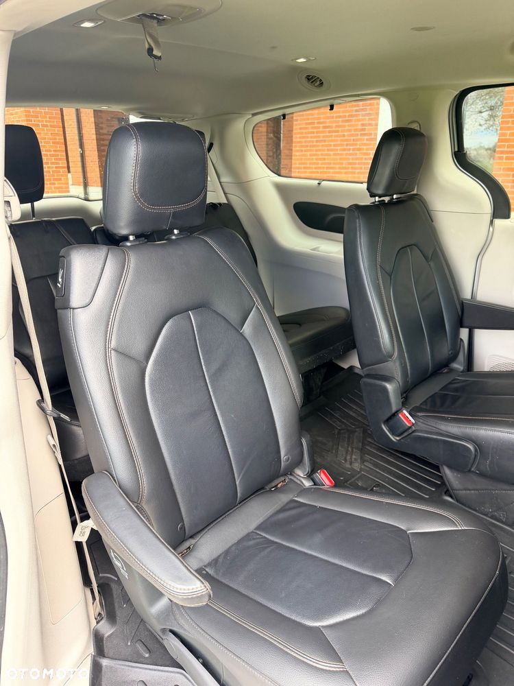 Chrysler Pacifica - 14