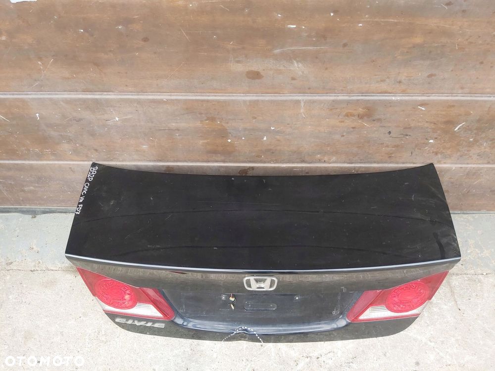 Honda Civic VIII 8 sedan klapa tył bagażnika lampa tylna B92P SEDAN - 2