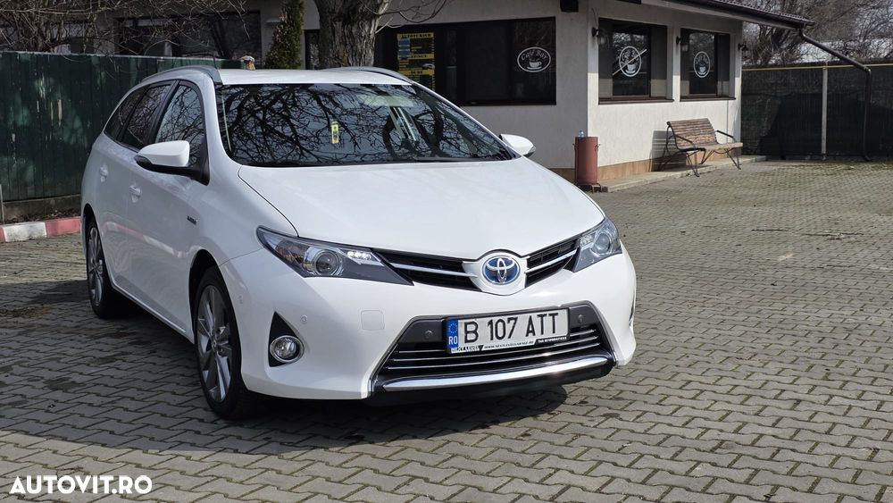 Toyota Auris 1.8 VVT-i Automatik Design Edition - 2