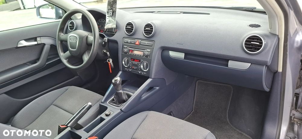 Audi A3 3-drzwiowe 1.6 Ambiente - 17