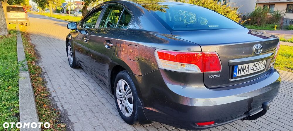 Toyota Avensis 2.0 D-4D - 10