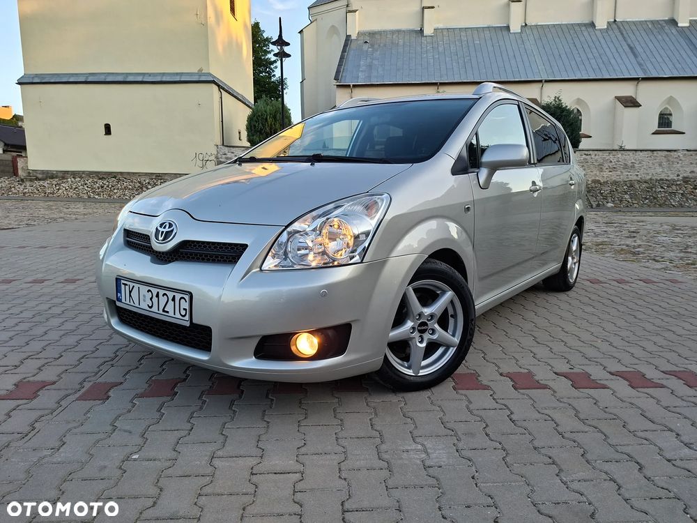 Toyota Corolla Verso 2.2 D-4D Gold - 1