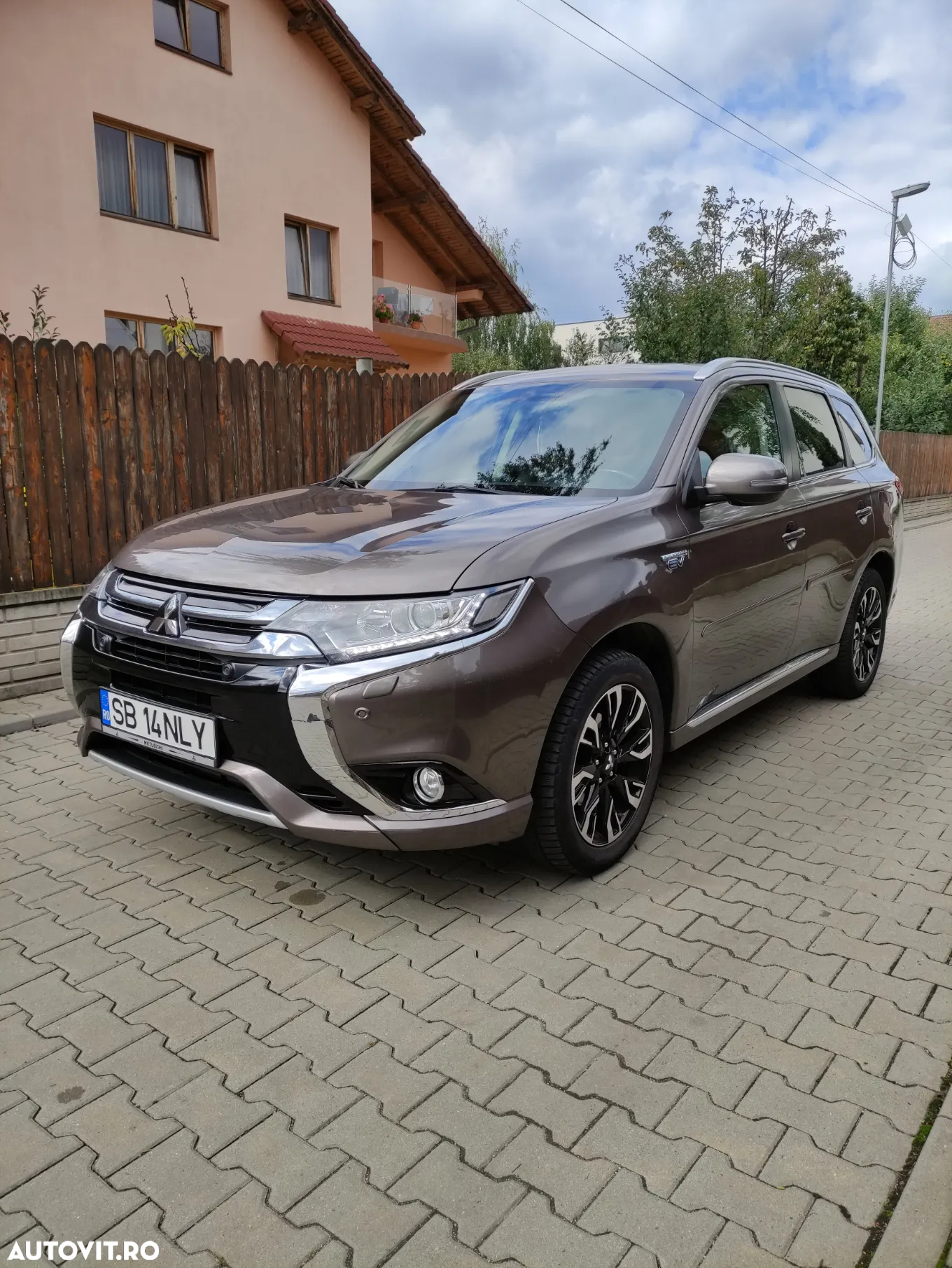 Mitsubishi Outlander 2.0 4WD Plug-In Hybrid - 3