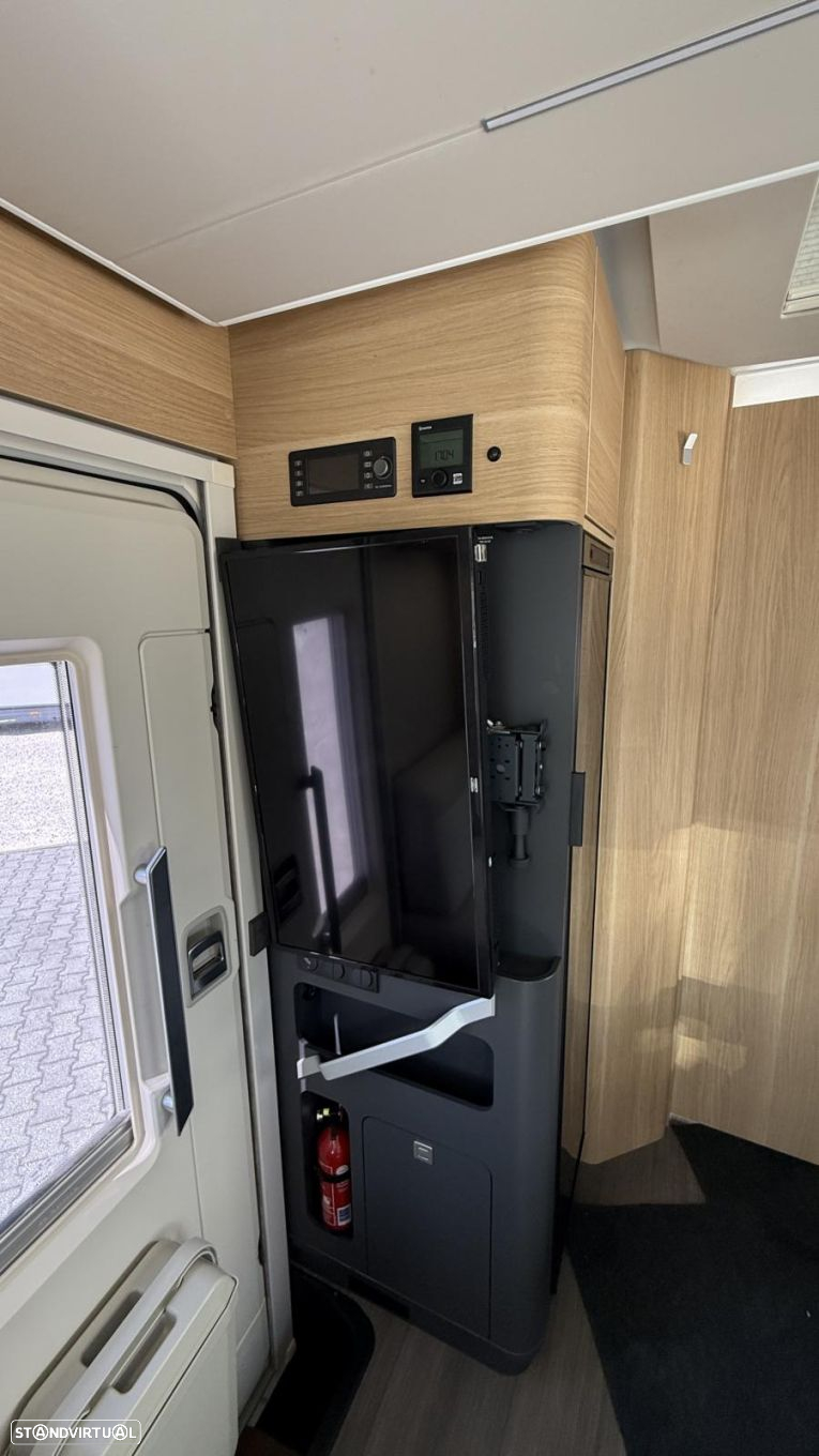 Adria Matrix 670 SC cama central e basculante - 55