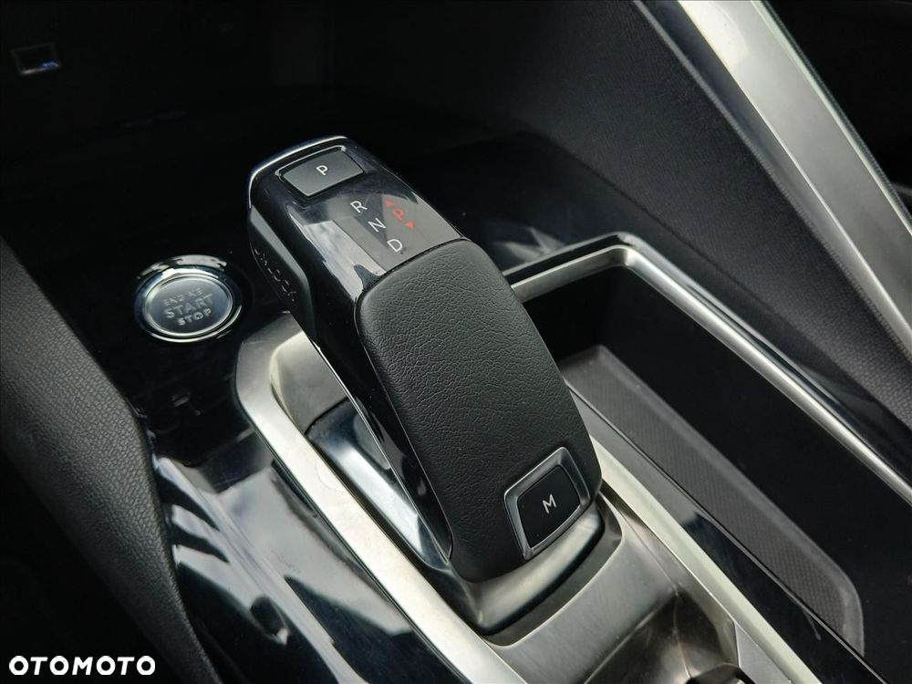 Peugeot 5008 1.6 PureTech Allure S&S EAT8 - 18