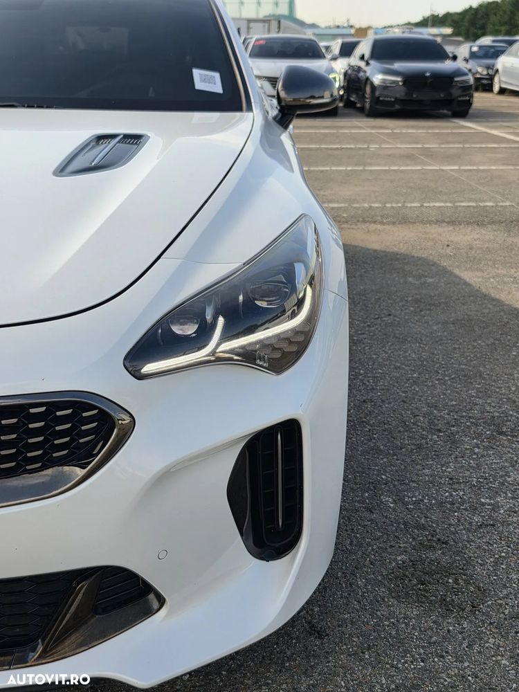 Kia Stinger - 9