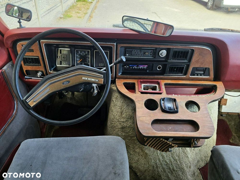 Ford Econoline - 10