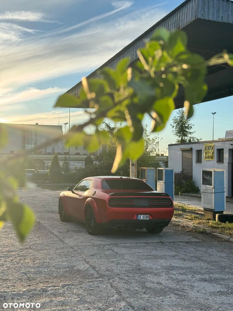 Dodge Challenger - 9