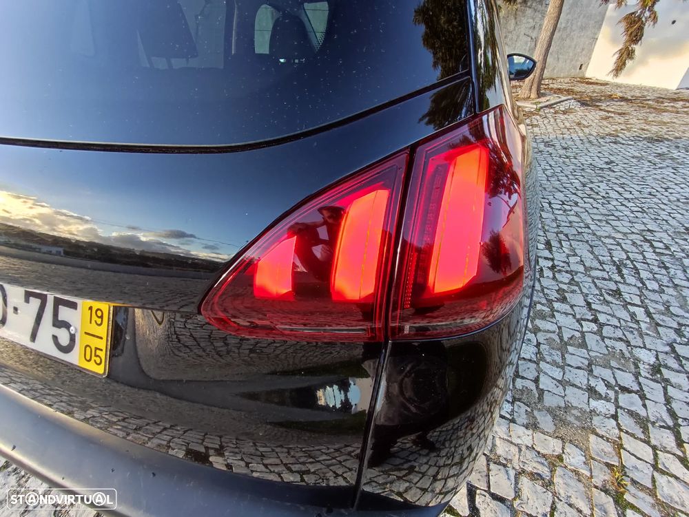 Peugeot 2008 1.2 PureTech Allure - 18