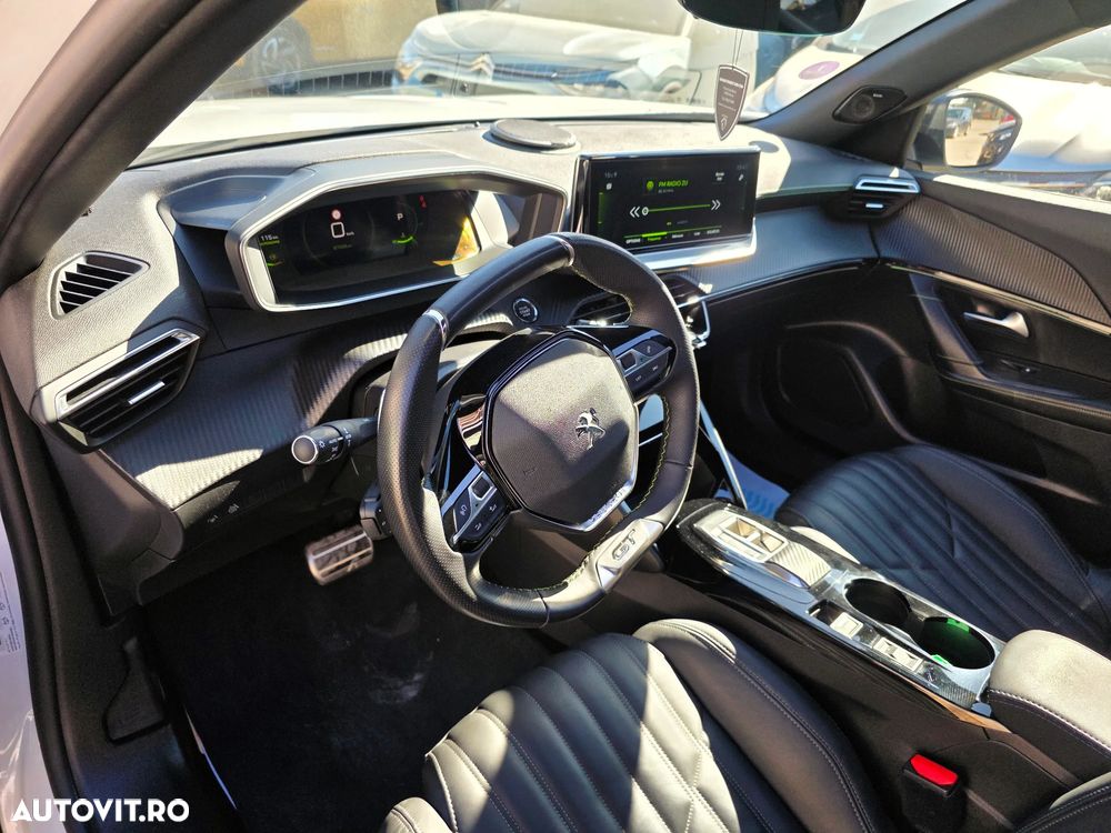 Peugeot 2008 PureTech 155 EAT8 GT - 25