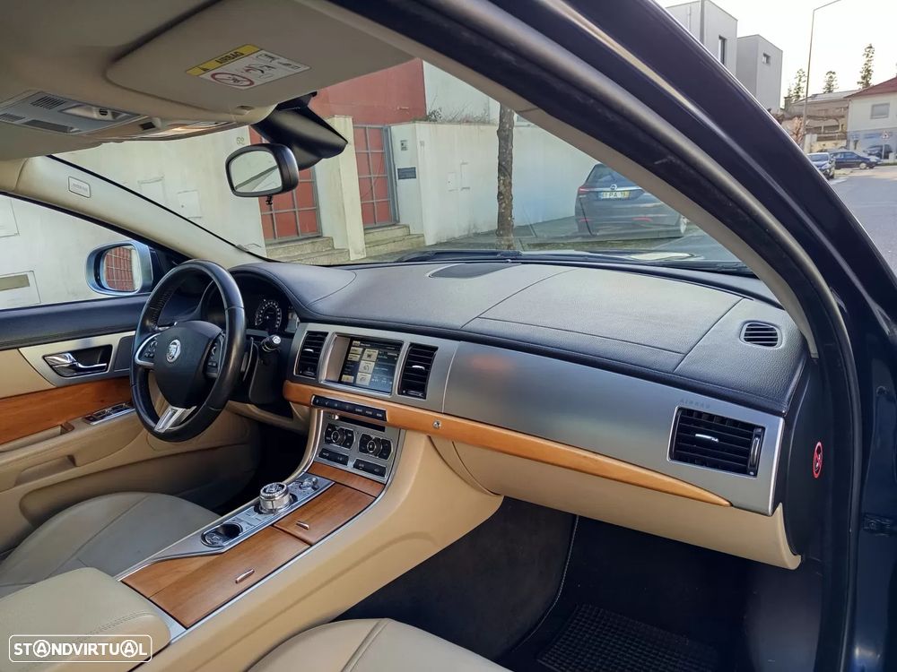Jaguar XF 2.2 D Premium Luxury - 14