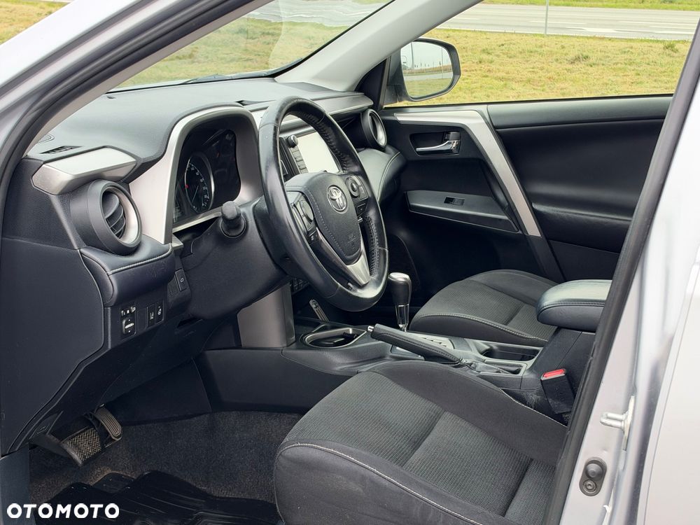 Toyota RAV4 Hybrid Premium 4x2 - 16