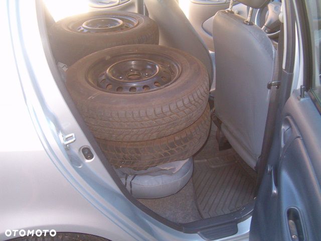 Toyota Yaris - 22