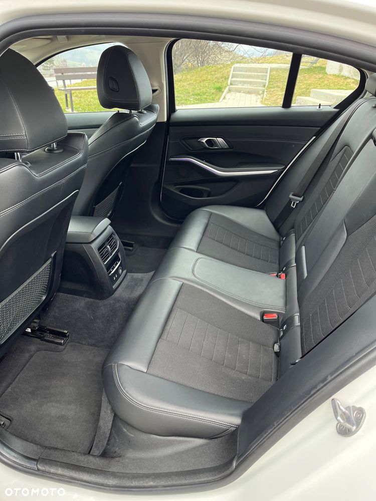BMW Seria 3 320i Sport Line - 18