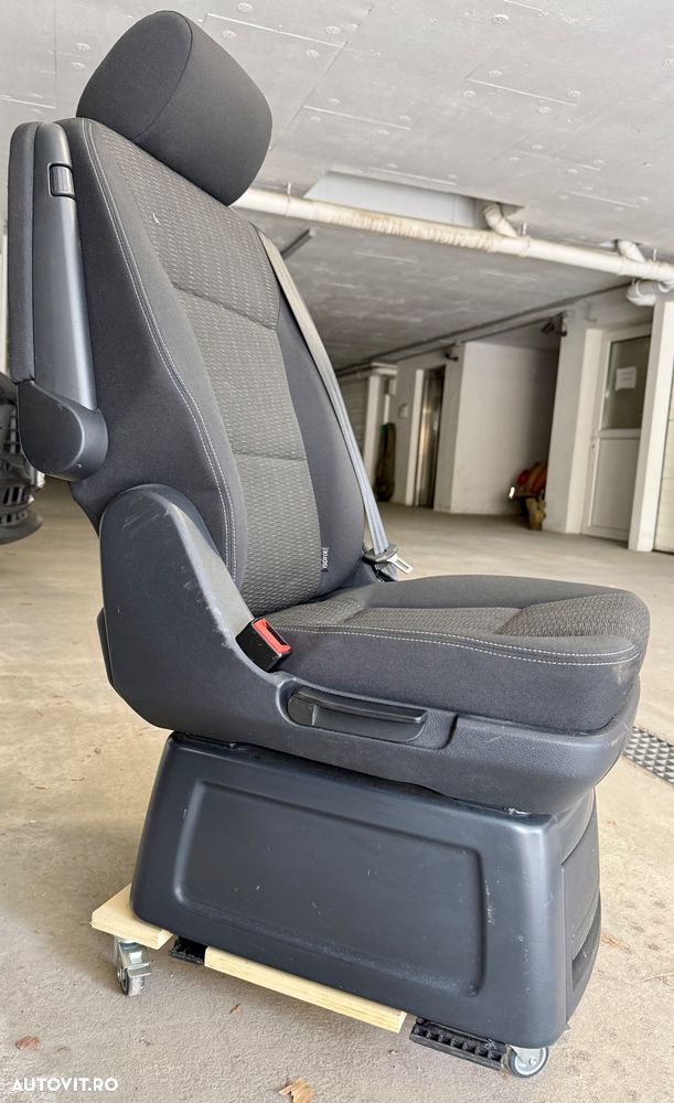 Volkswagen Multivan - 25