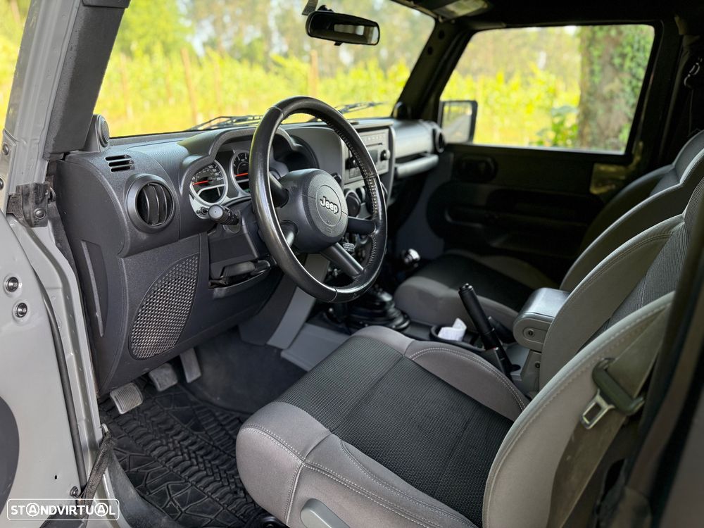 Jeep Wrangler 2.8 CRD DPF Sport - 24