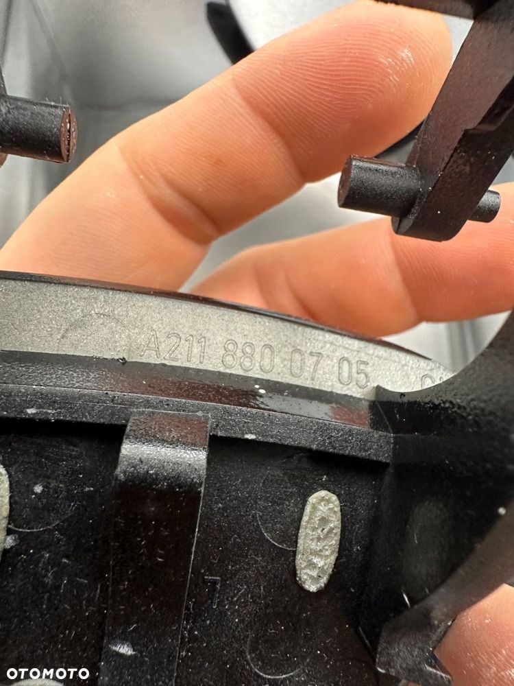 ZAŚLEPKA SPRYSKIWACZA MERCEDES E-KLASA W211 KOLOR A2118800705 / A2118800805 - 7