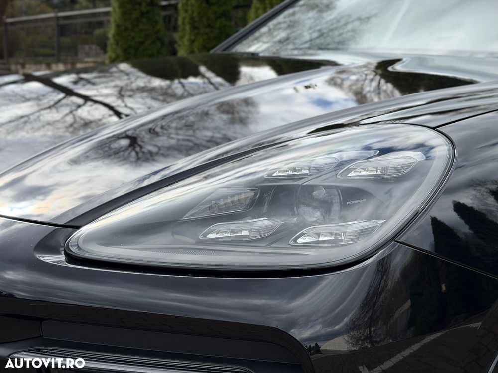 Porsche Cayenne - 4