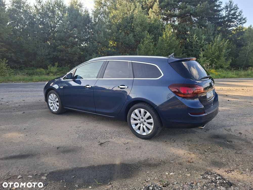 Opel Astra 2010 photo 4